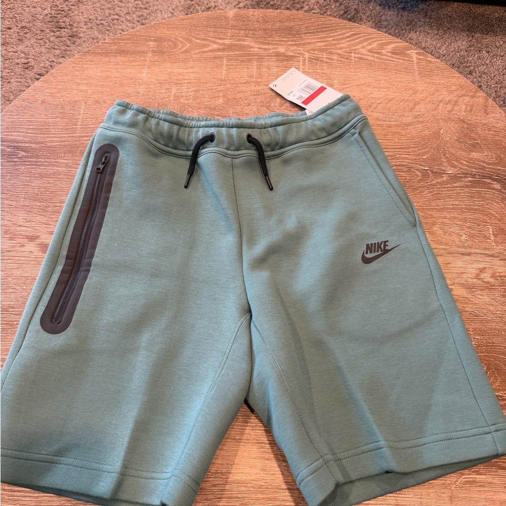 Brand New Nike Boys Teal Casual Athletic Shorts - Picture 2 of 3